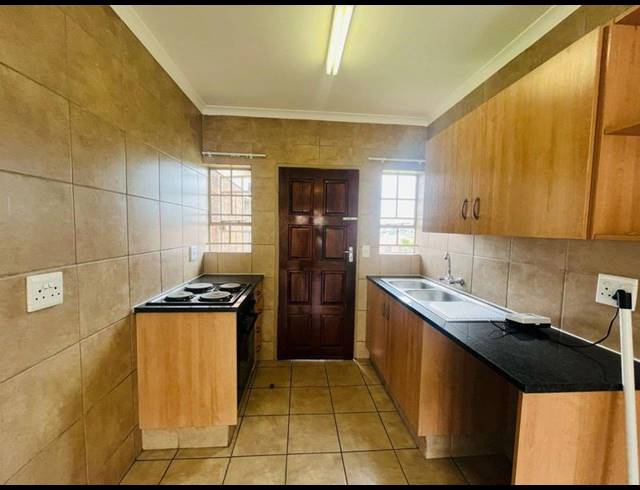 3 BEDROOM HOUSE FOR SALE IN THATCH HILL ESTATE